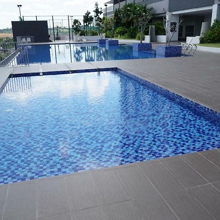 2 Carpark Gep 5 Star Hotel Bed & Sofa Studio Seri Kembangan Buitenkant foto