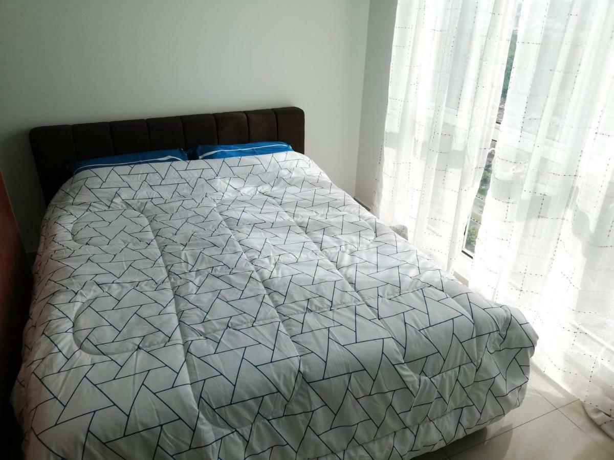 2 Carpark Gep 5 Star Hotel Bed & Sofa Studio Seri Kembangan Buitenkant foto