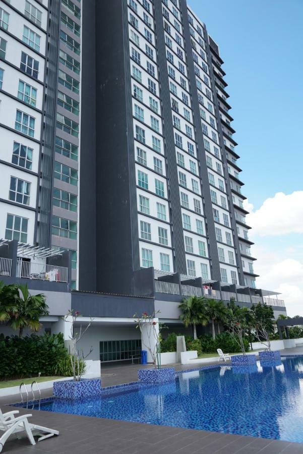 2 Carpark Gep 5 Star Hotel Bed & Sofa Studio Seri Kembangan Buitenkant foto