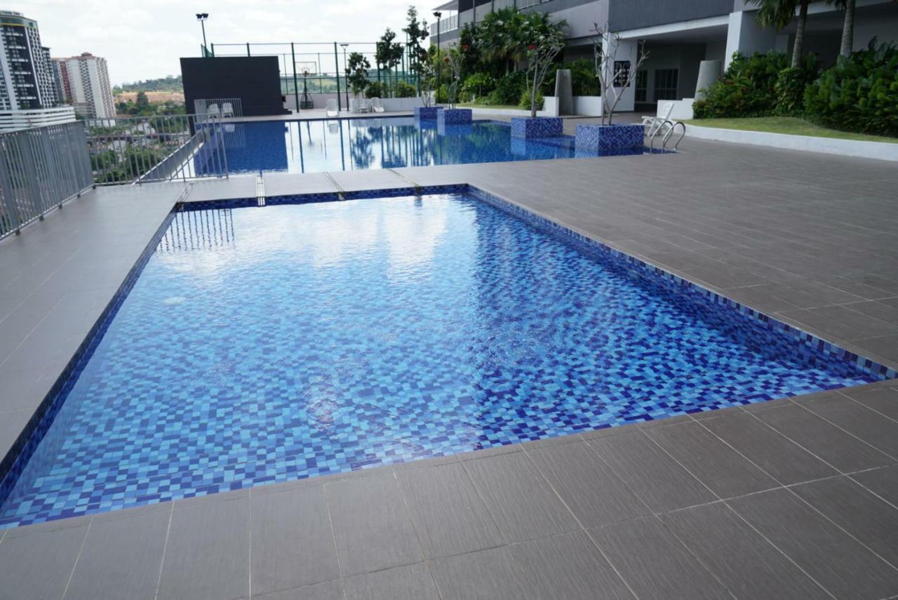 2 Carpark Gep 5 Star Hotel Bed & Sofa Studio Seri Kembangan Buitenkant foto